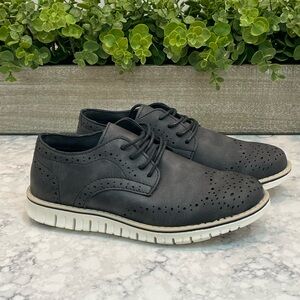 Like New - Steve Madden Bmat Black Oxford Shoe Size 4